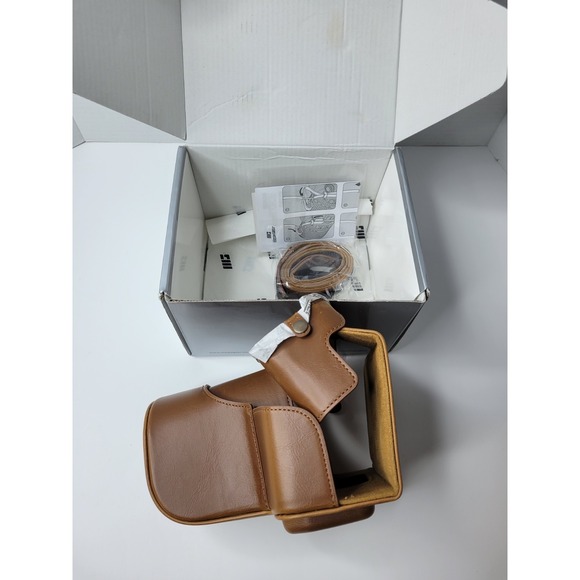 Mega Gear MG1536 Ever Ready Leather Camera Case CompatibleWith Nikon D3500-Brown - Picture 9 of 9